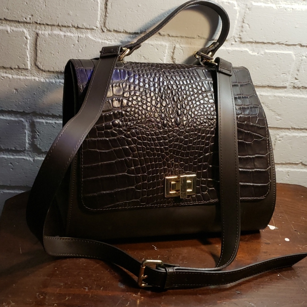 Winged satchel